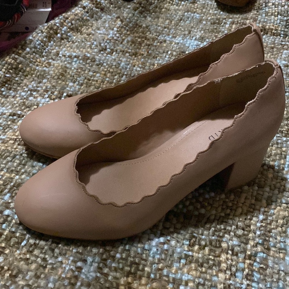 TORRID 10W nude colored heels with scalloped edge. Excellent condition! 2.5 in